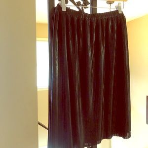 Loft black pleated skirt